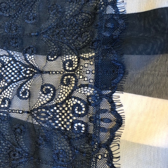 Flowy tank w/ black/tan stripe & black-lace panel - Picture 4 of 5